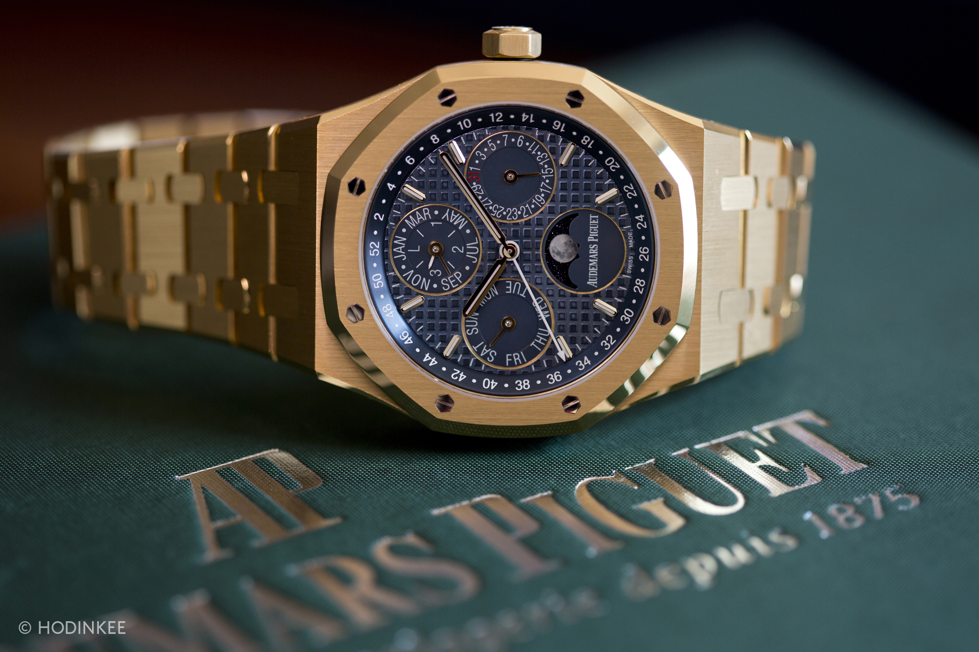 Ap royal oak hotsell perpetual calendar rose gold