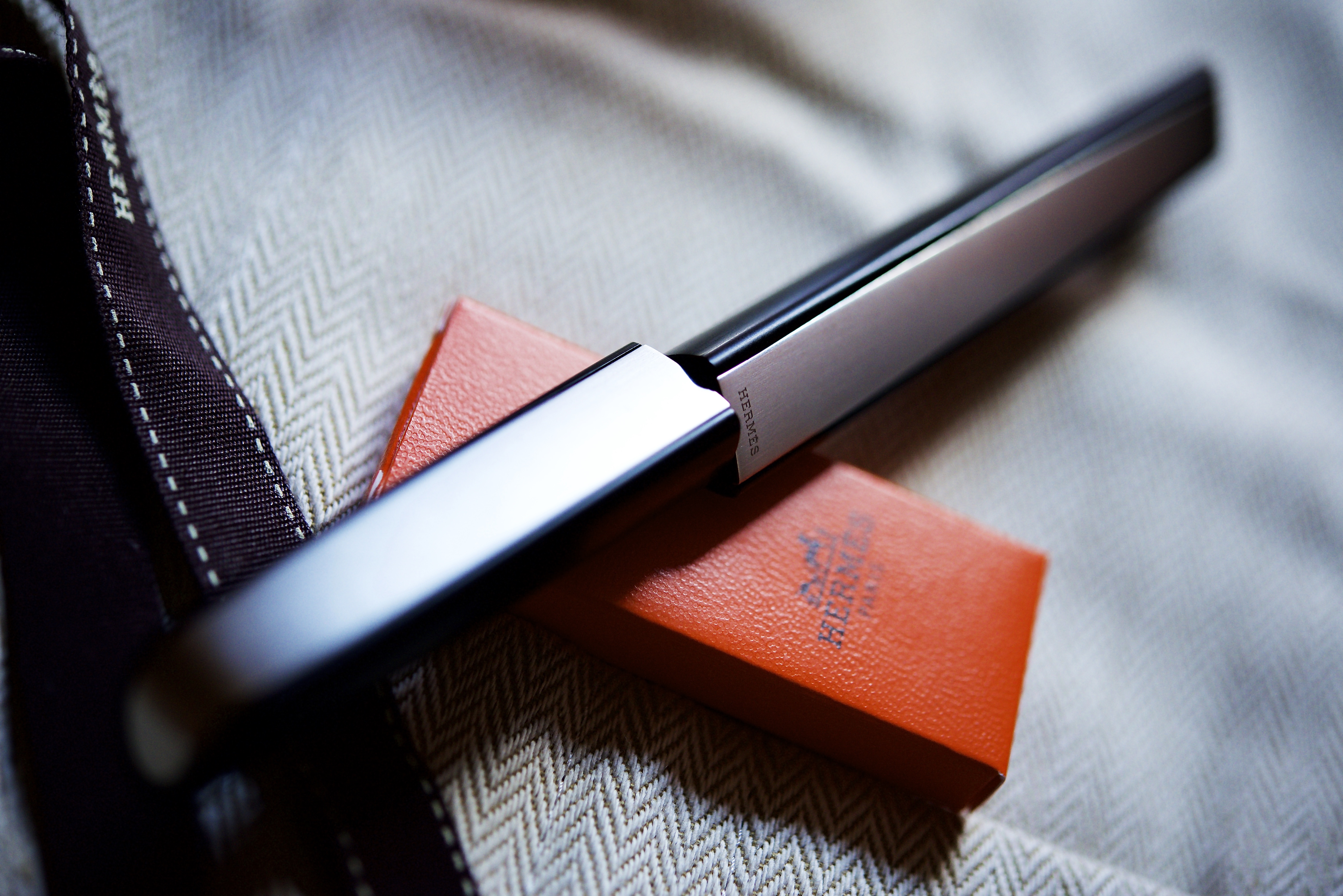 Weekend Report: Pen For Watch Fans: The Hermès Nautilus Pen