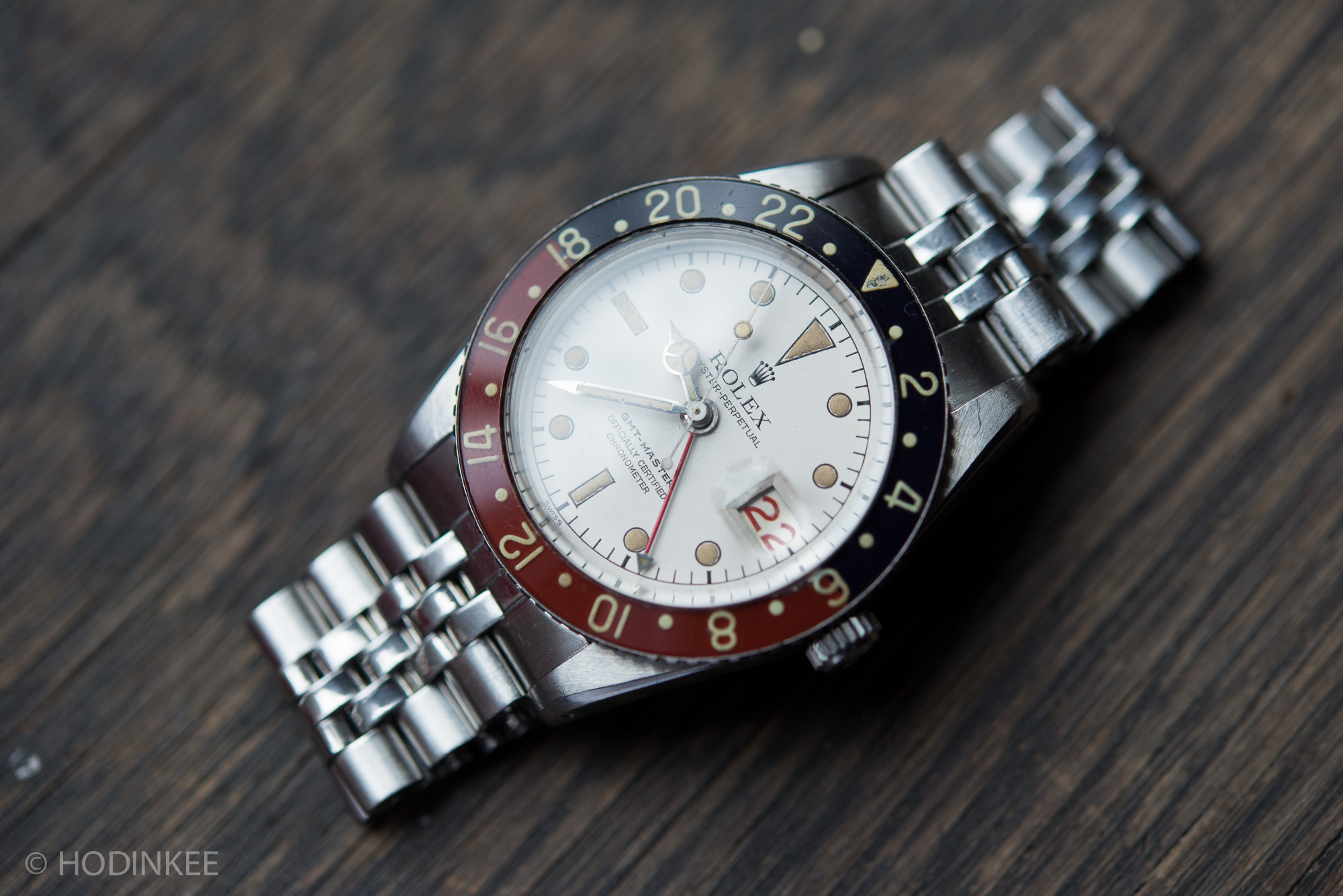 White dial hot sale gmt watch