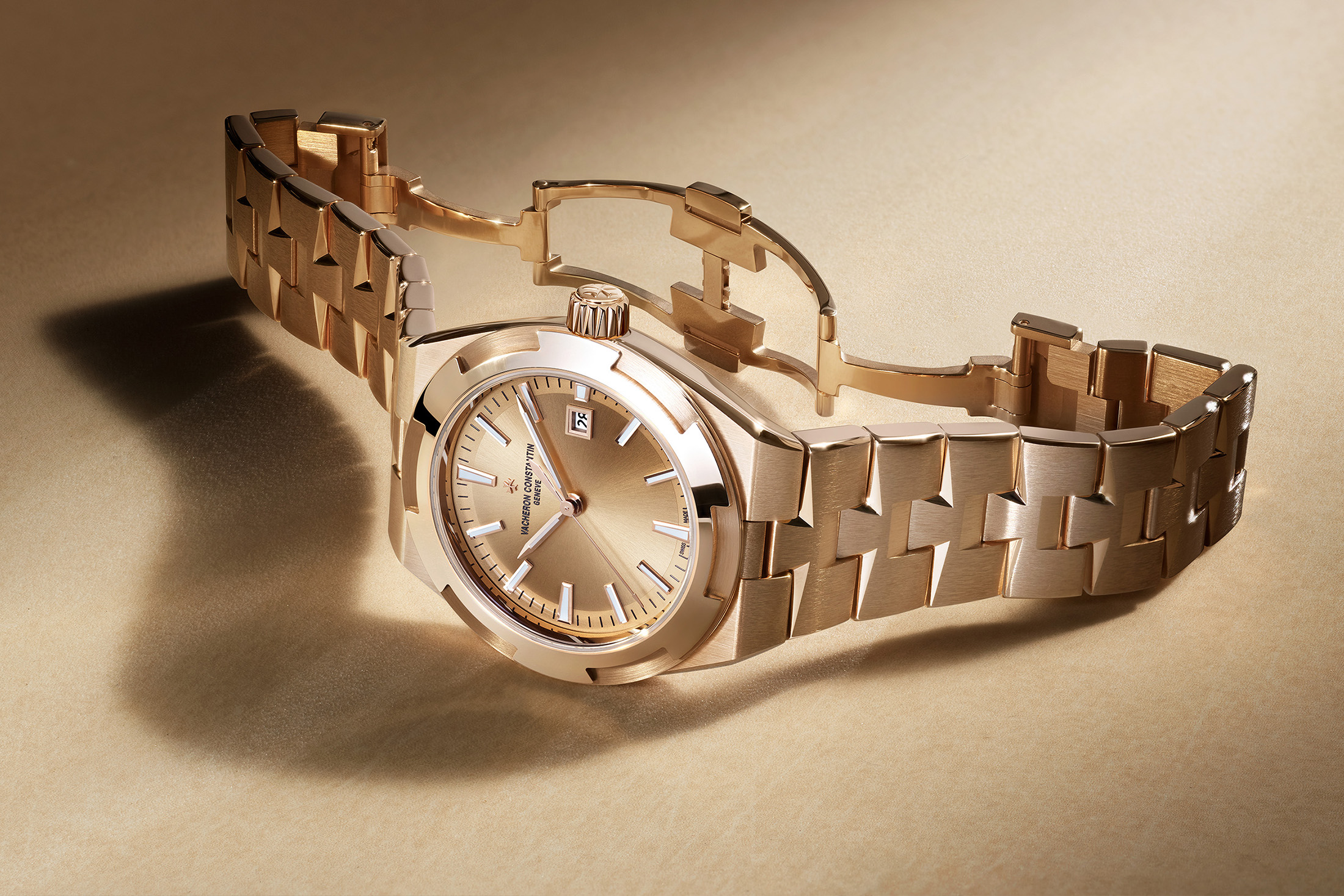 限定品 ドラゴンクエスト ウォッチ ピンクゴールド 34mmモデル Introducing: Vacheron Constantin Adds Two New 34.5mm Overseas