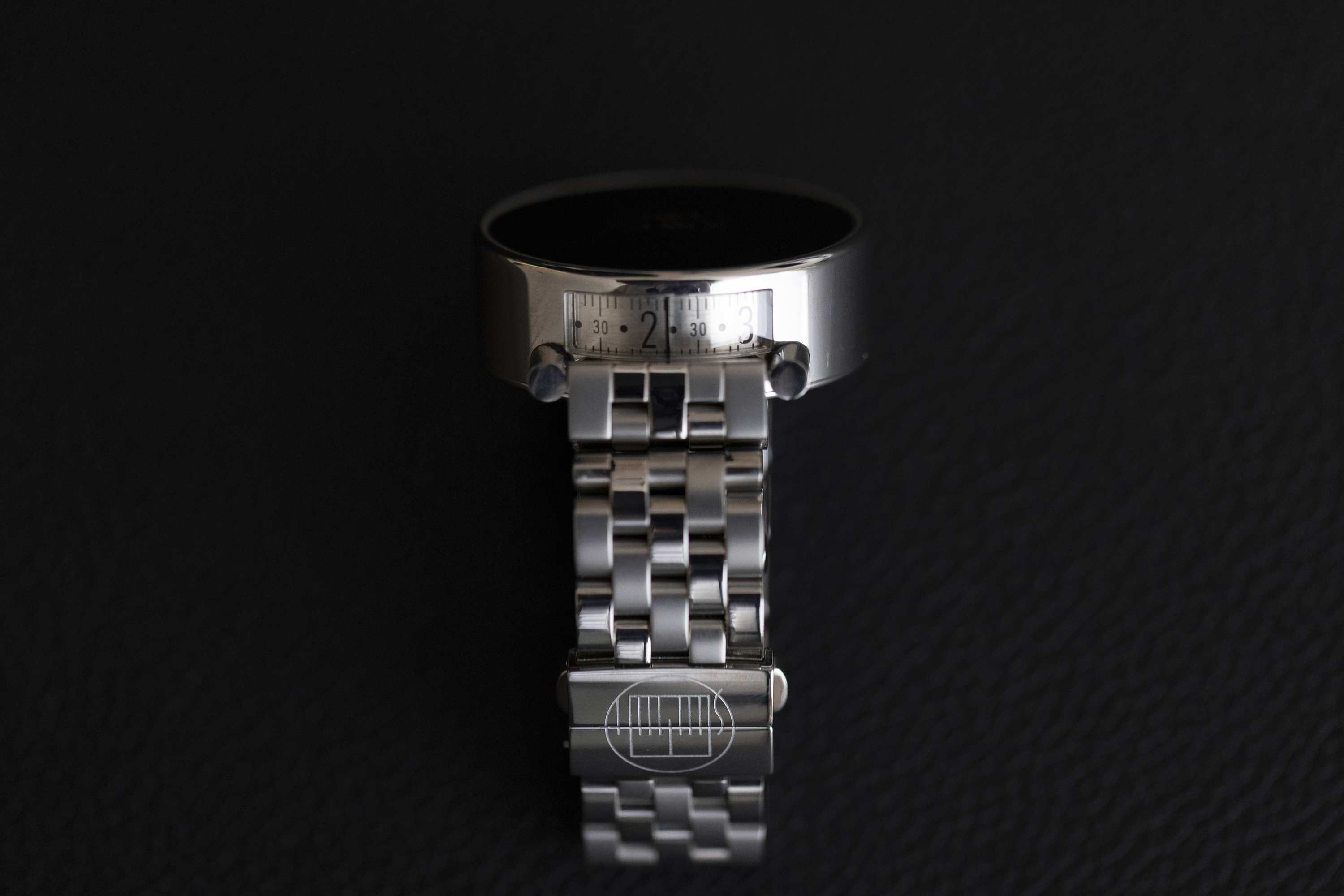 Alain Silberstein Window watch, with no dial, time read off the edge of the case. Collection, Max Büsser