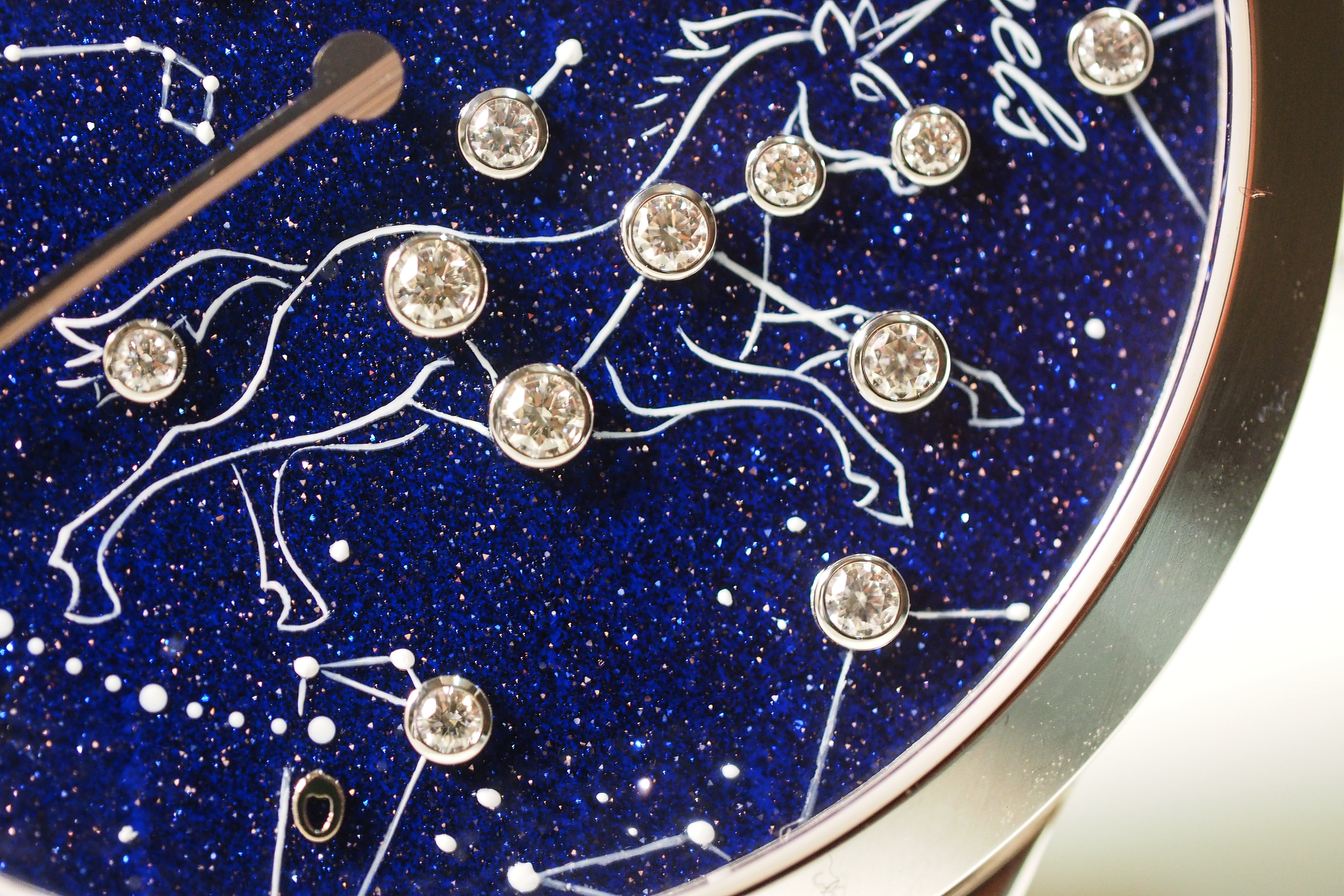 van cleef and arpels midnight nuit lumineuse closeup