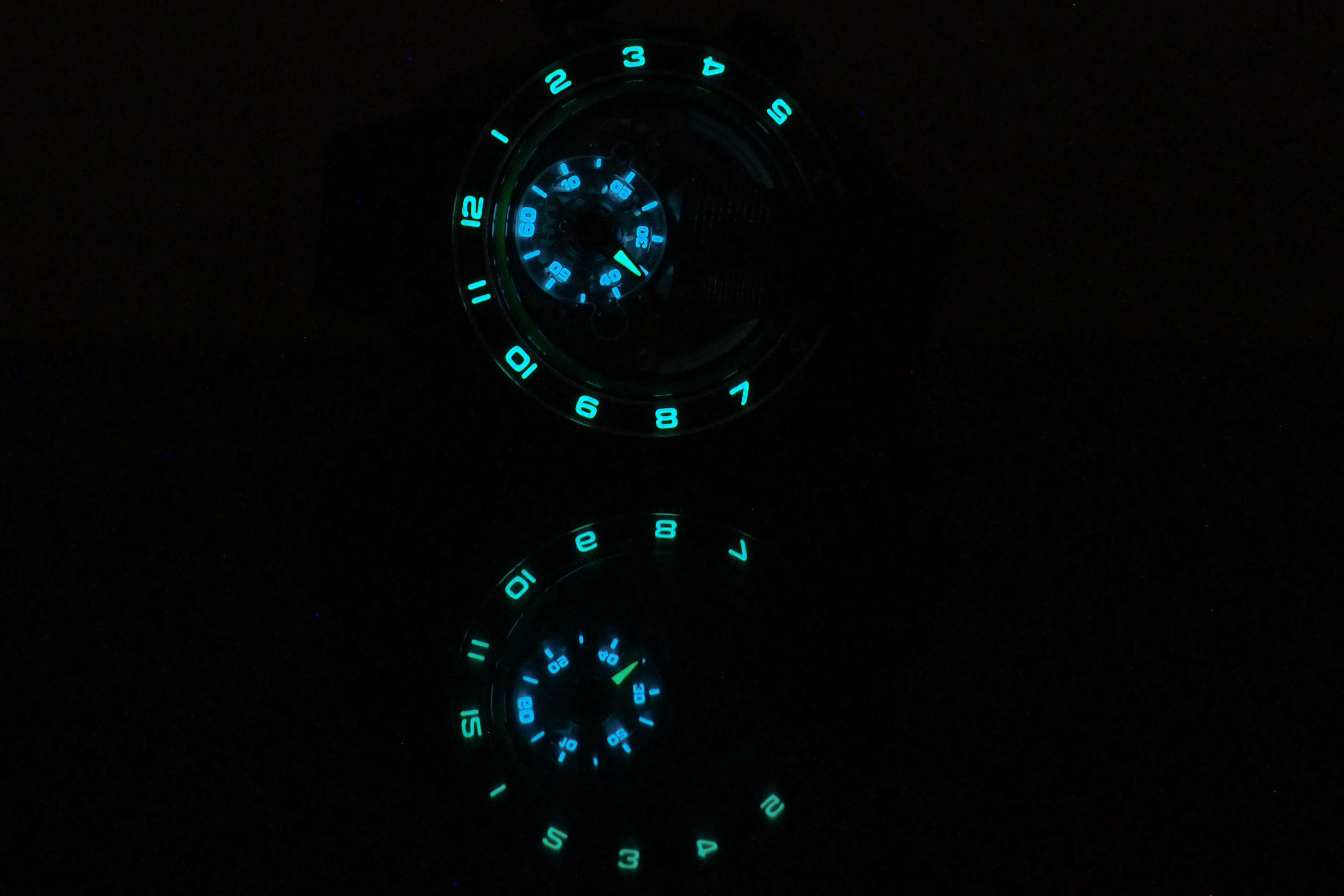 HYT H4 Metropolis night shot
