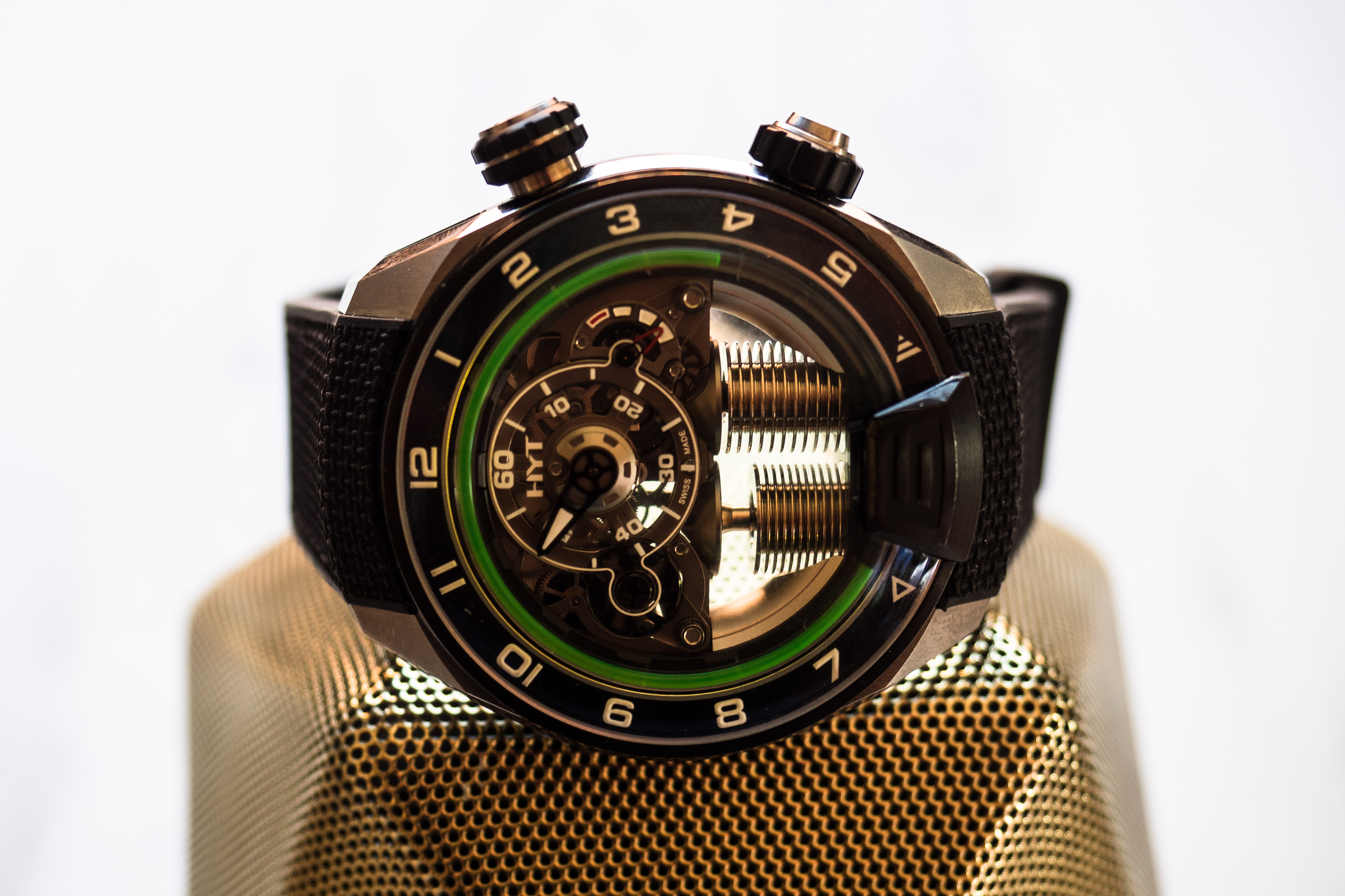 HYT H4 Metropolis style shot