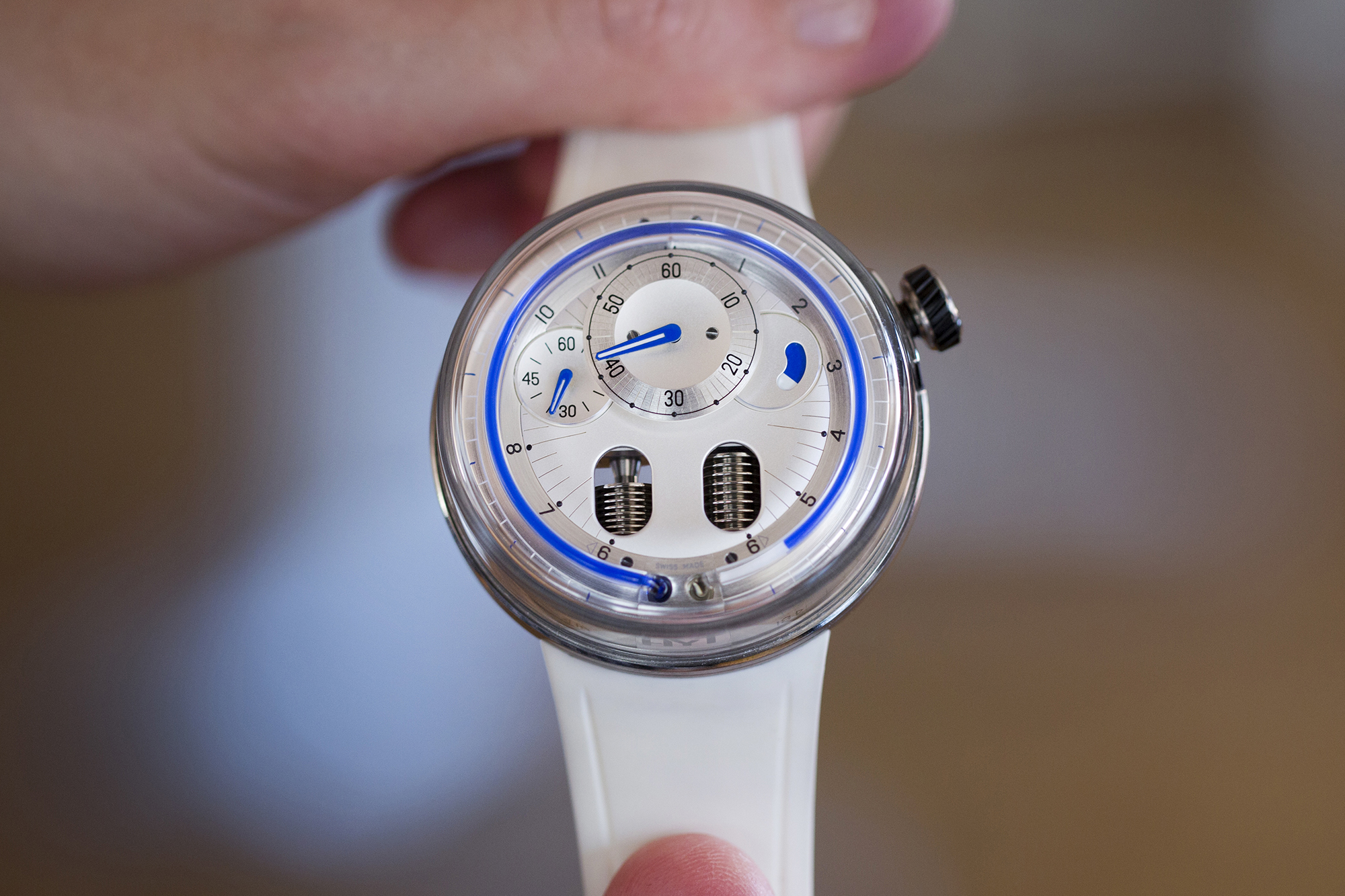 The HYT H0 Silver hands on.