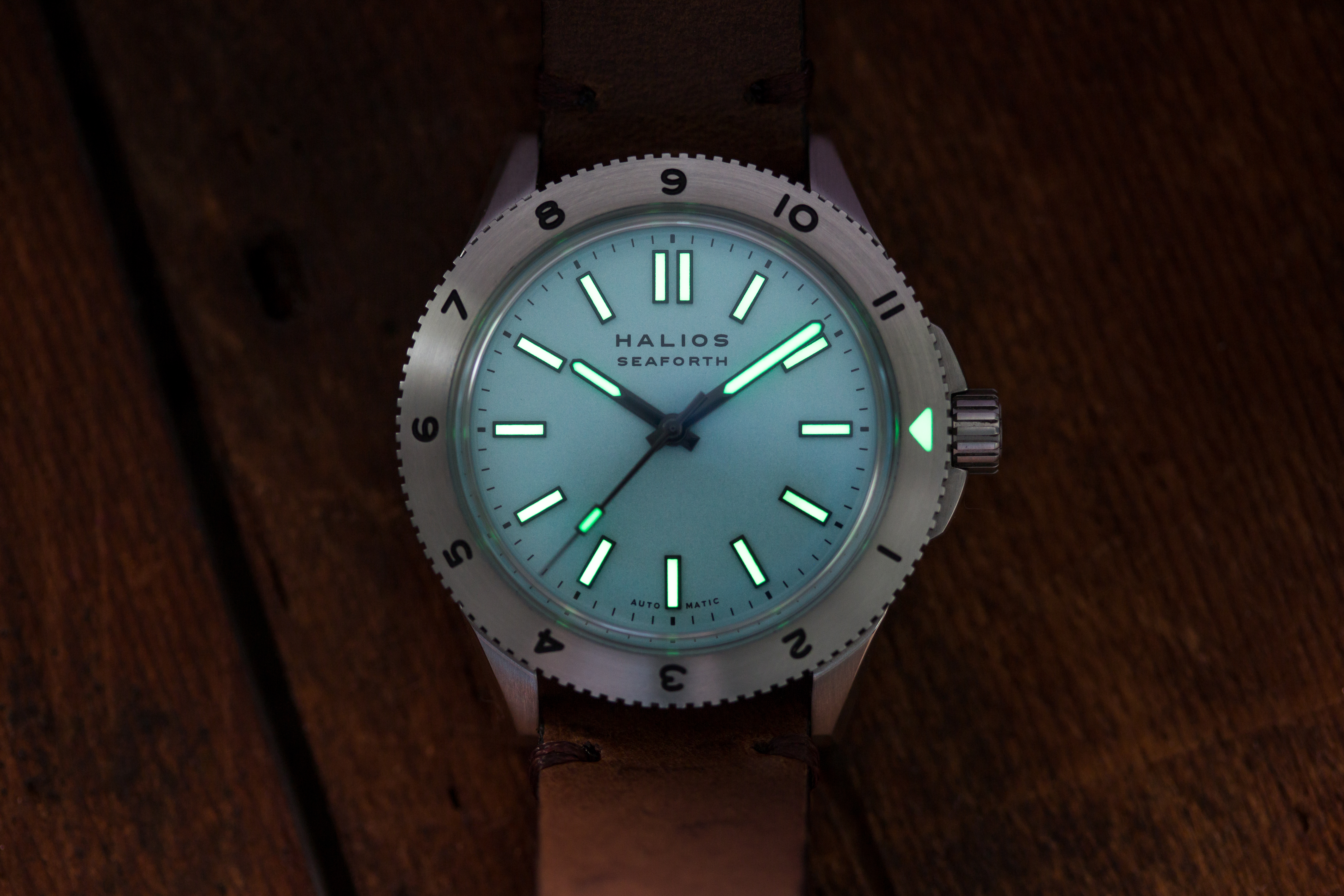 halios seaforth dive watch lume