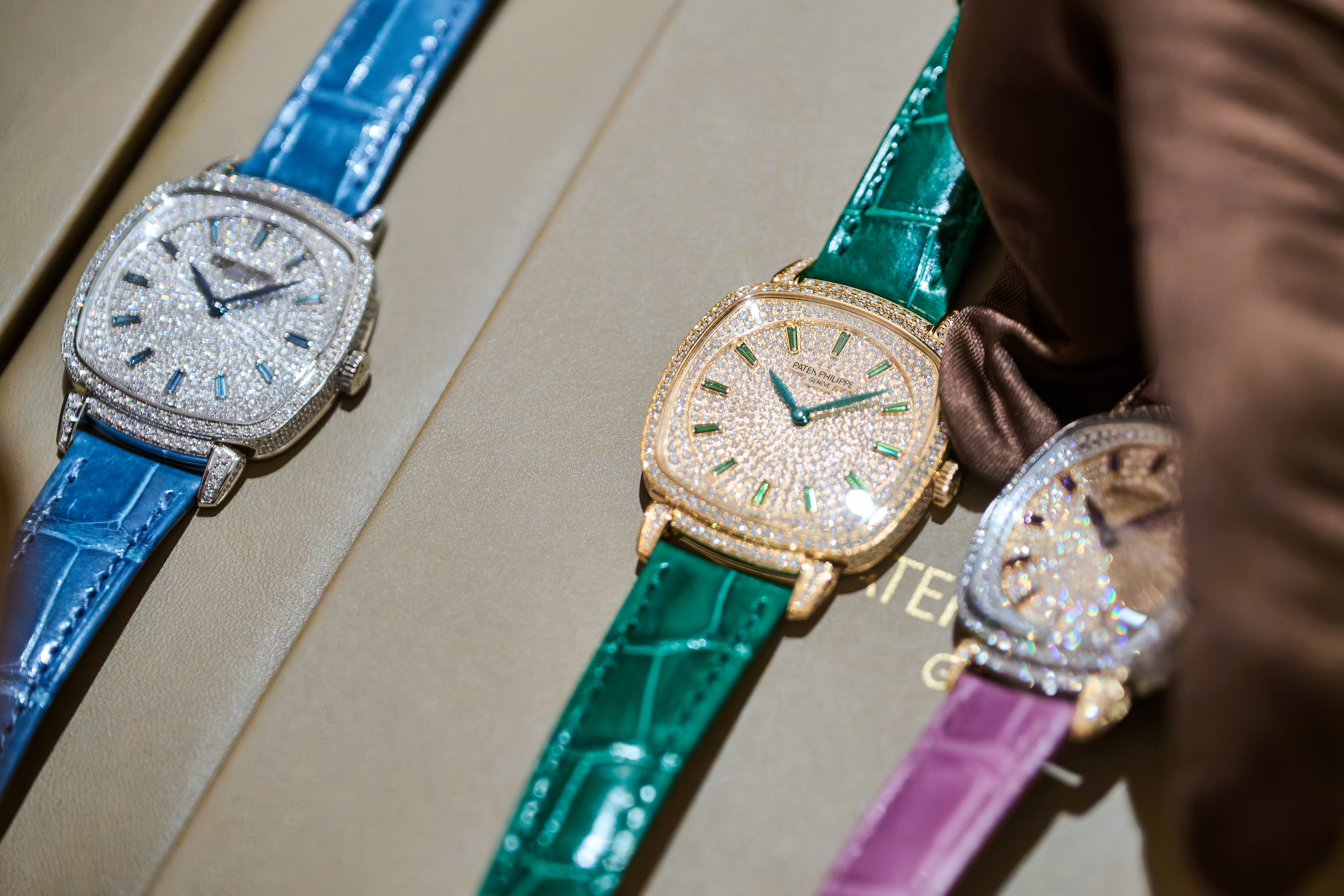 Introducing: Patek Philippe Revisits The Ladies First With The New Gondolo (Live Pics)