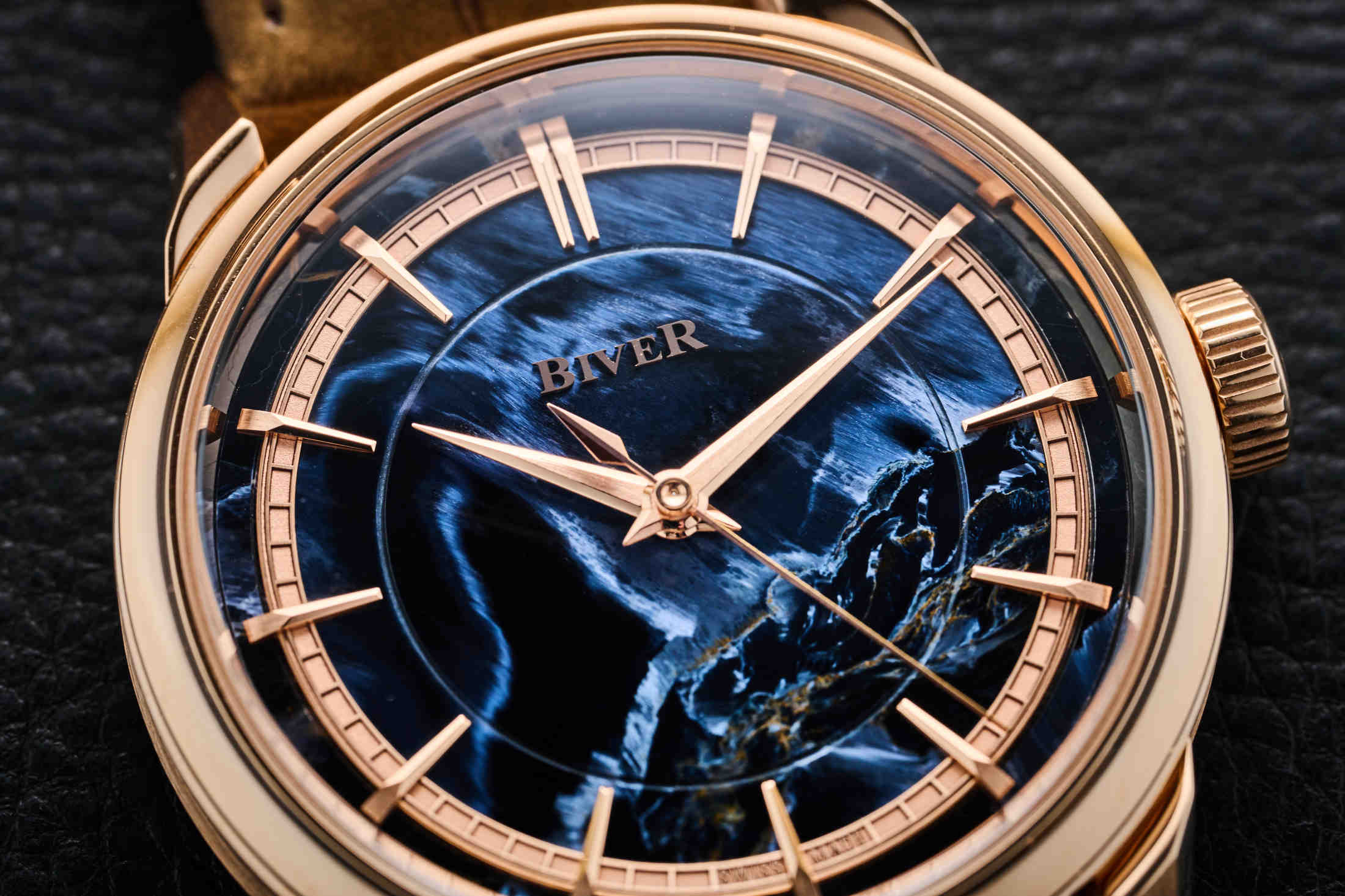 【中古】 Into Blue Riverwatching Land’s End Closer to Geneva JC Biver x Bucherer: The All-New Carillon Tourbillon with