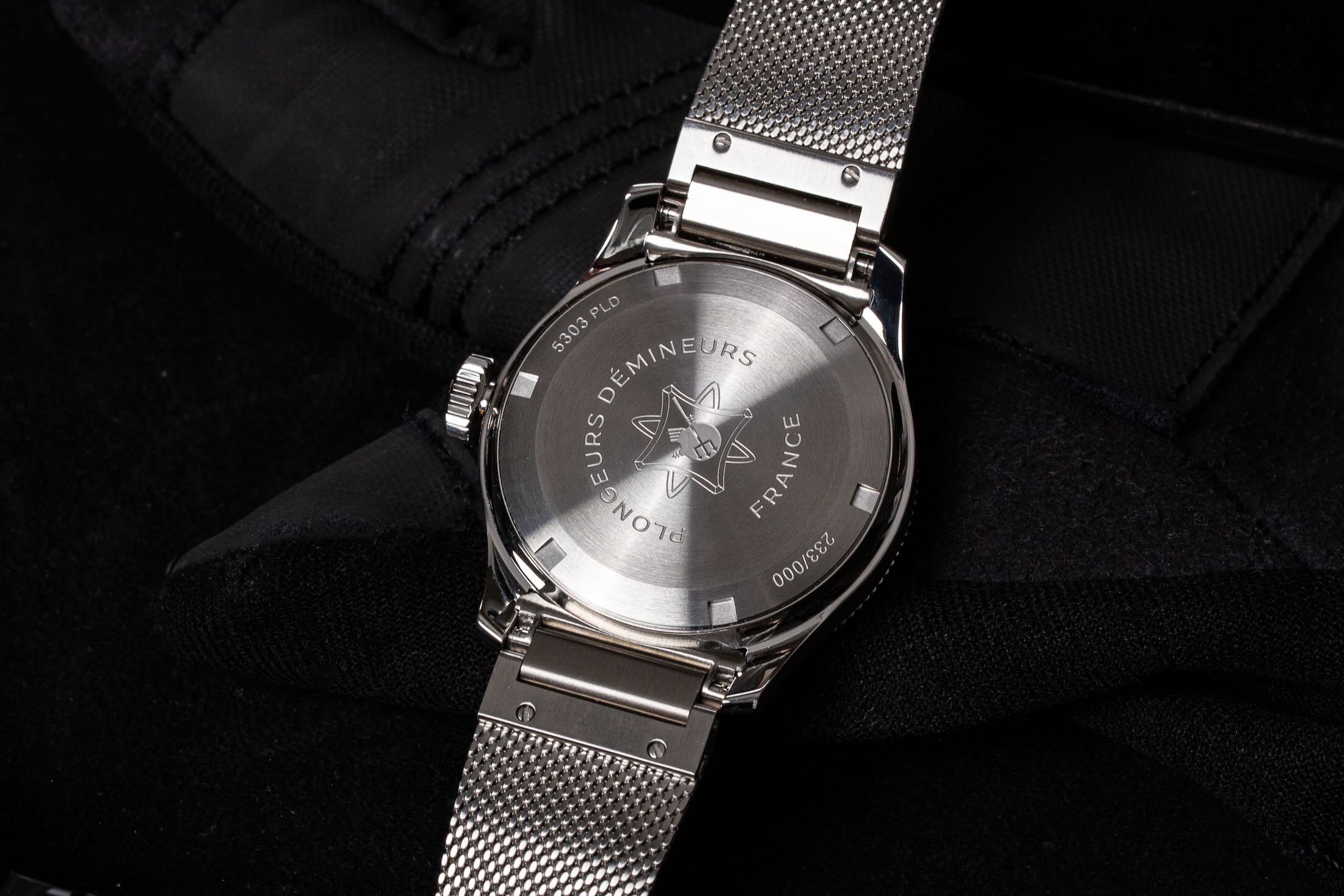 Caseback of 5303