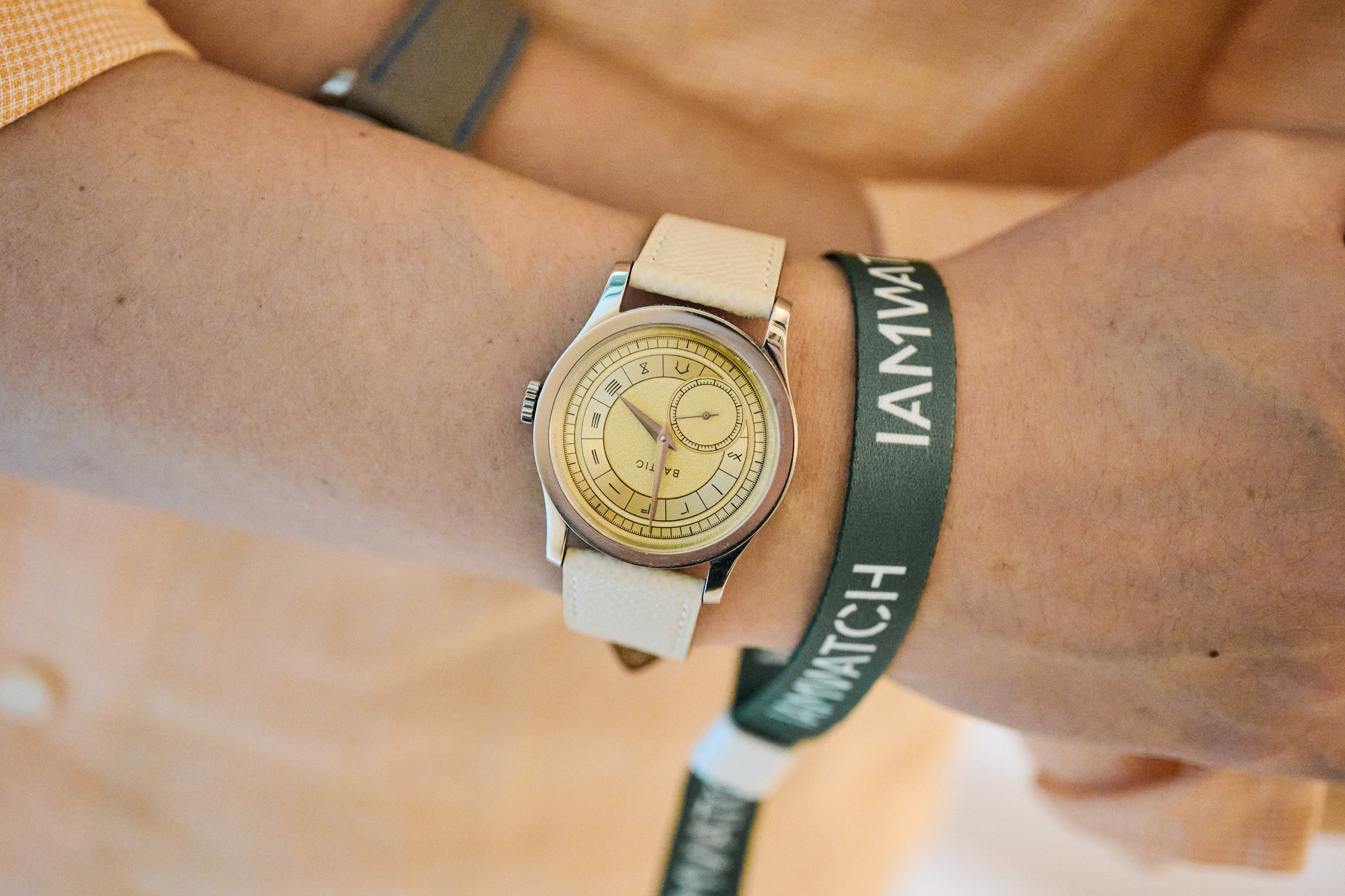 Baltic Micro-rotor with oracle bone scripts dial