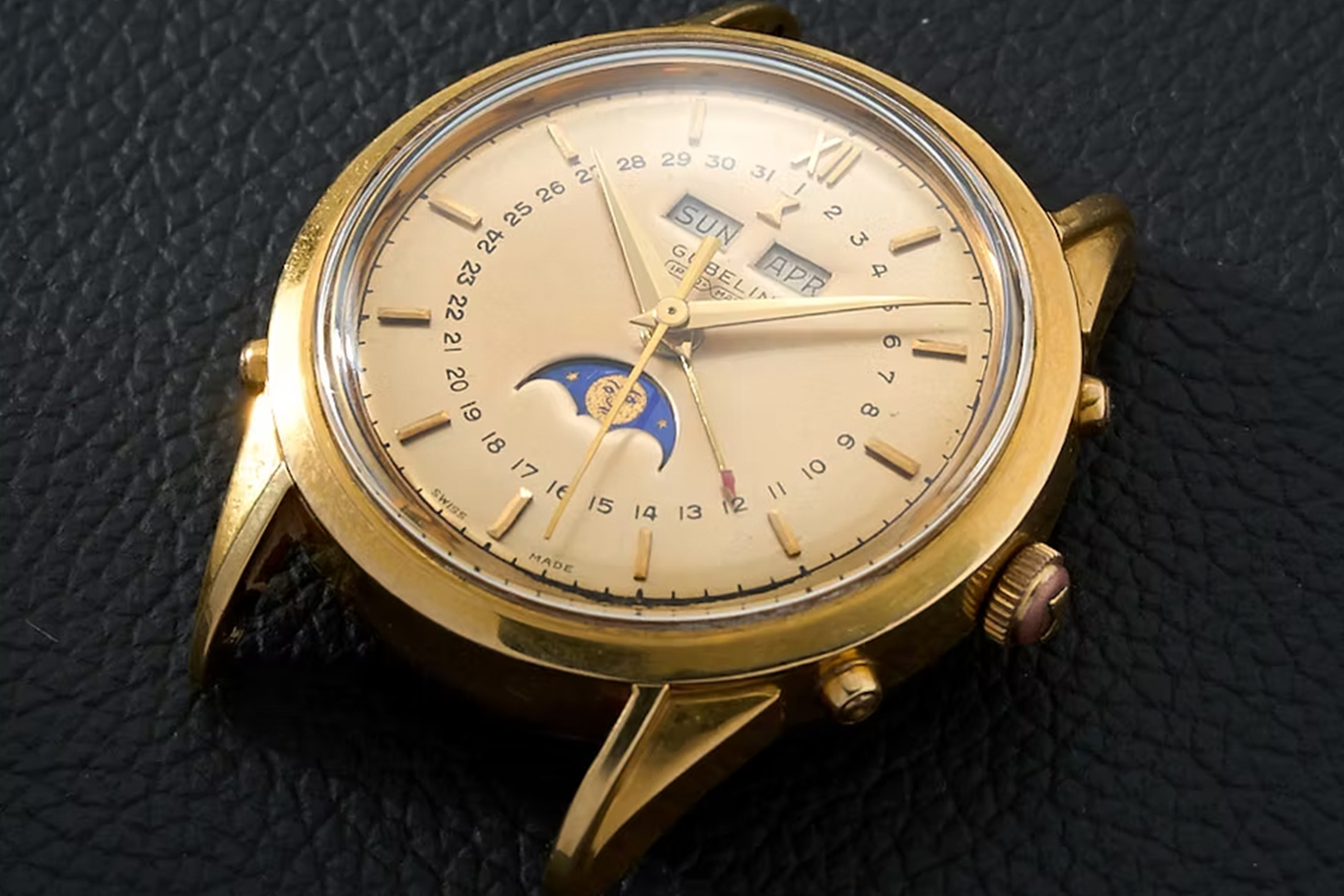Bring a Loupe: A Pair Of Issued Smiths, A Gübelin 18K Triple Date Moonphase, A Universal Genève Ferrovie dello Stato, And Much More