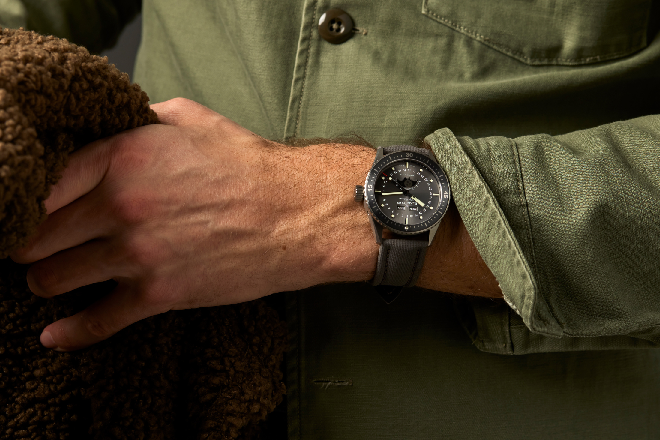 Bathyscaphe Quantième Complet Phases de Lune In Titanium