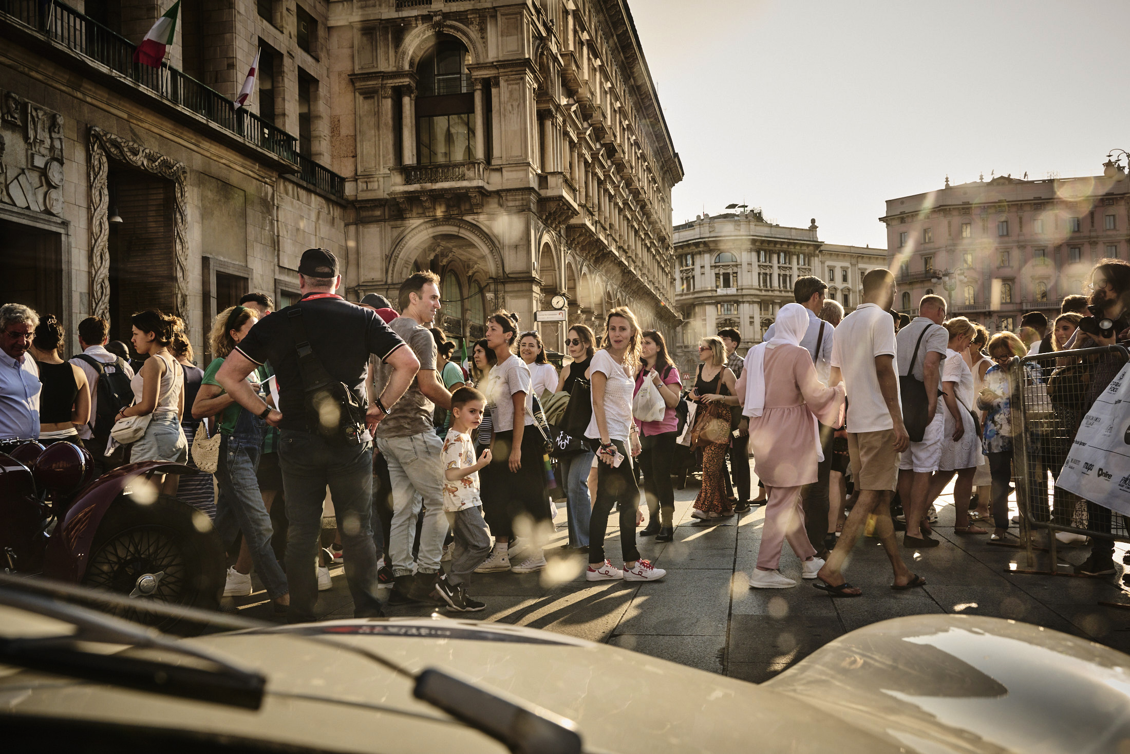 Traffic in the Piazza del Duomo