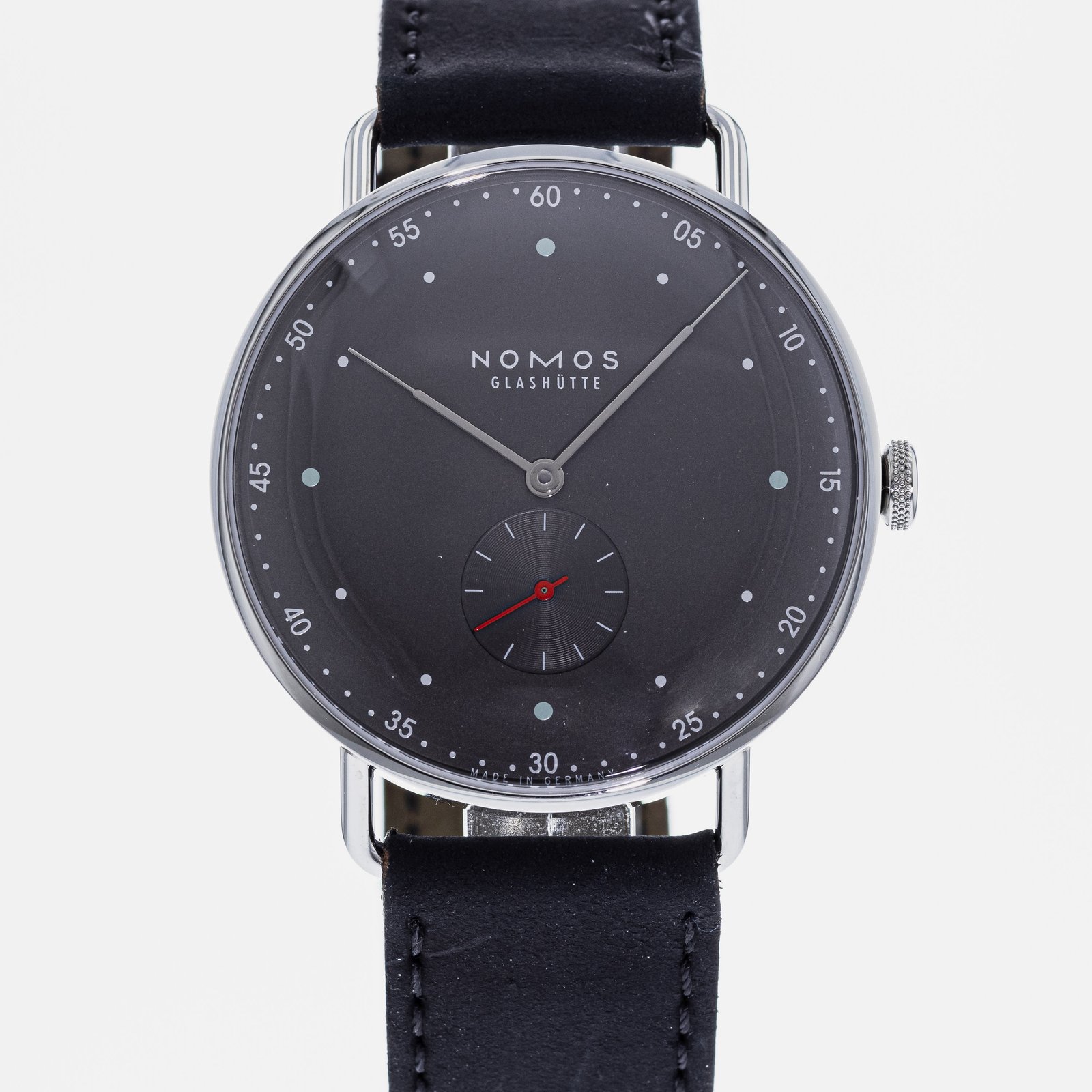 A soldier image of a NOMOS Metro 38 Urban Grey