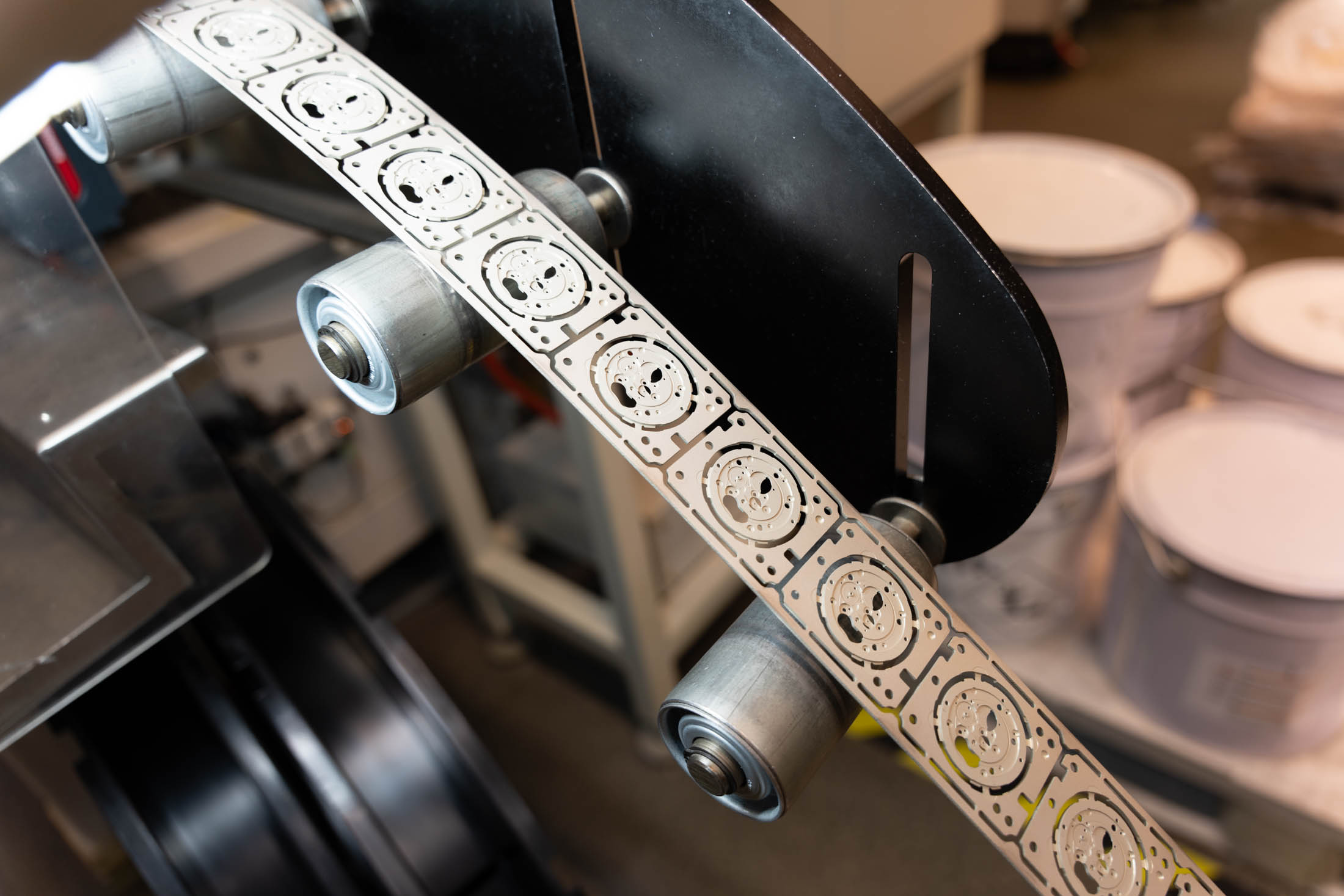 Beadblasted strip