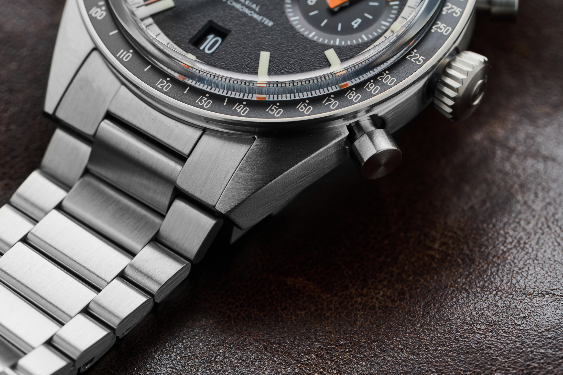 Omega Speedmaster Pilot lugs from the side