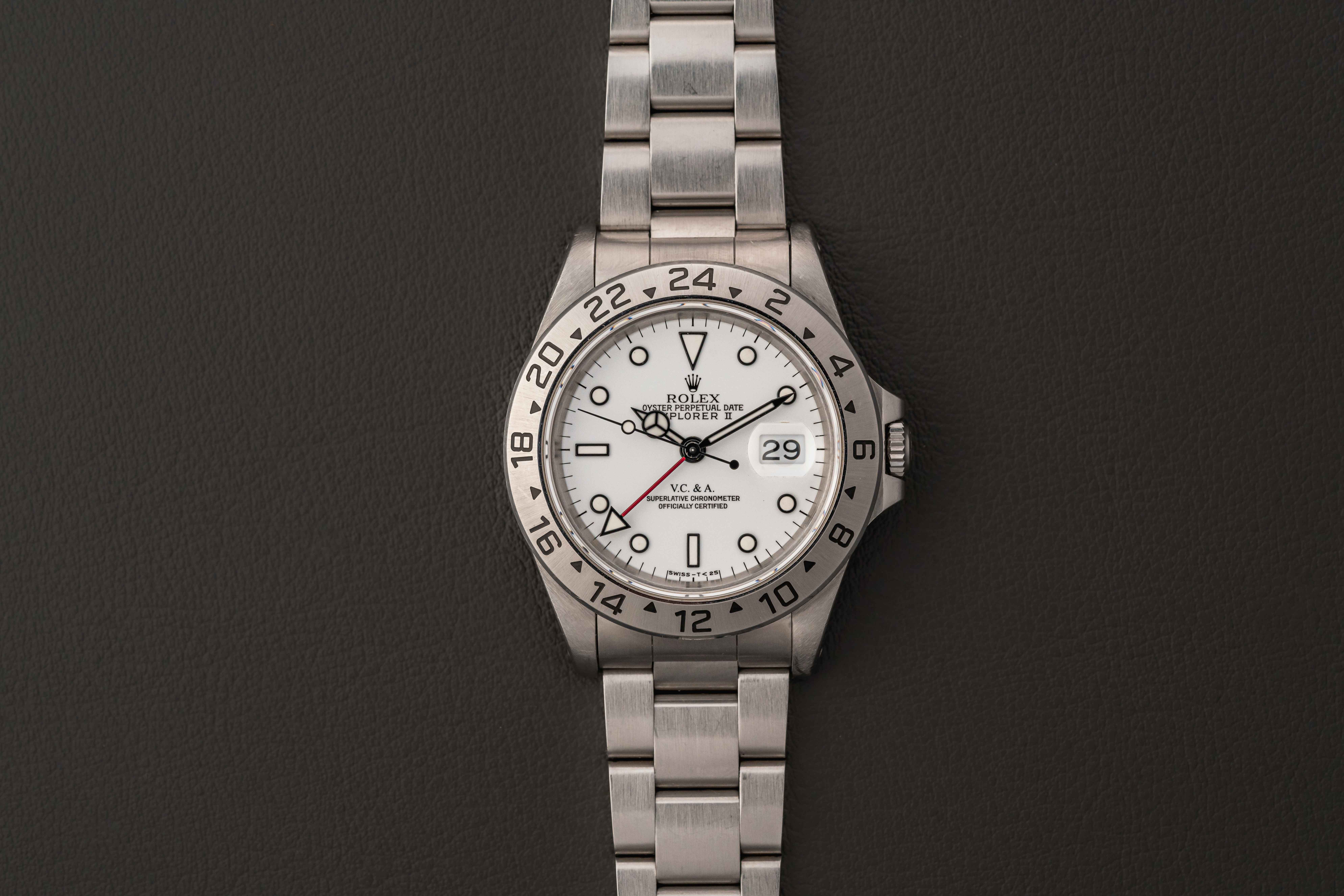 The Watch Book パテック フィリップ、ロレックス、カルティエ パテック フィリップ VS ロレックス - Chrono24マガジン