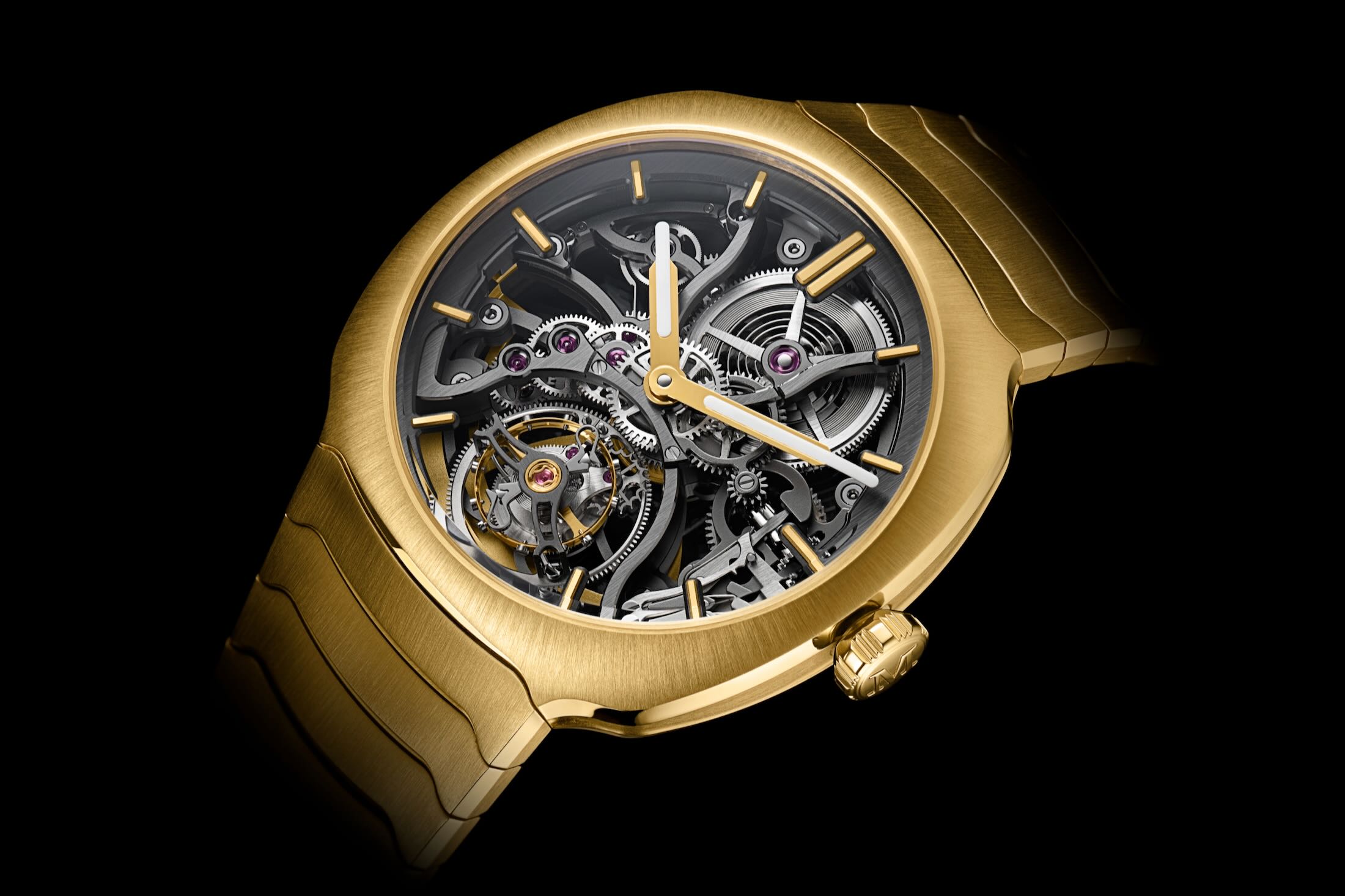 Moser Streamliner Tourbillon Skeleton YG Closeup