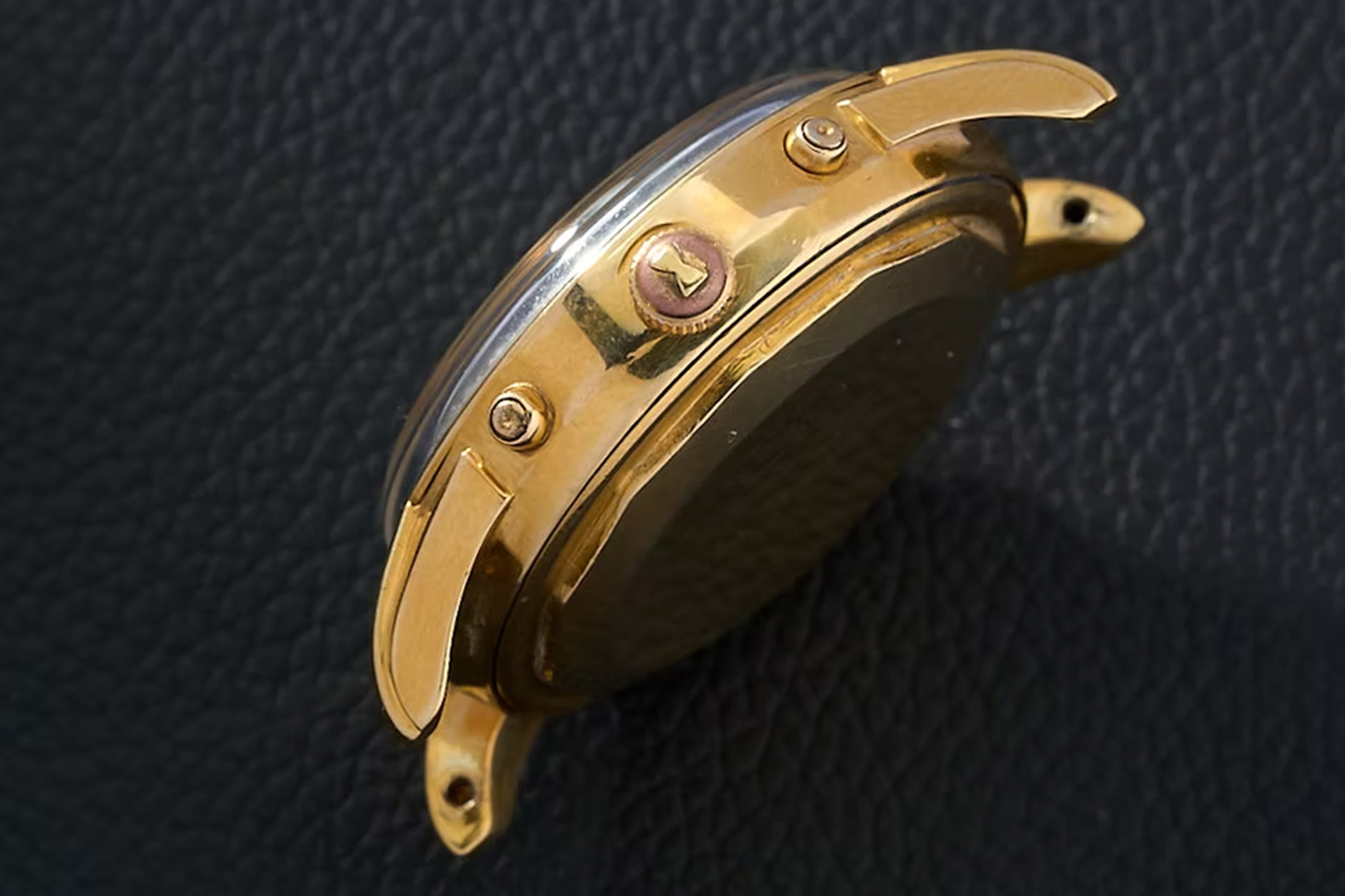 Bring a Loupe: A Pair Of Issued Smiths, A Gübelin 18K Triple Date Moonphase, A Universal Genève Ferrovie dello Stato, And Much More