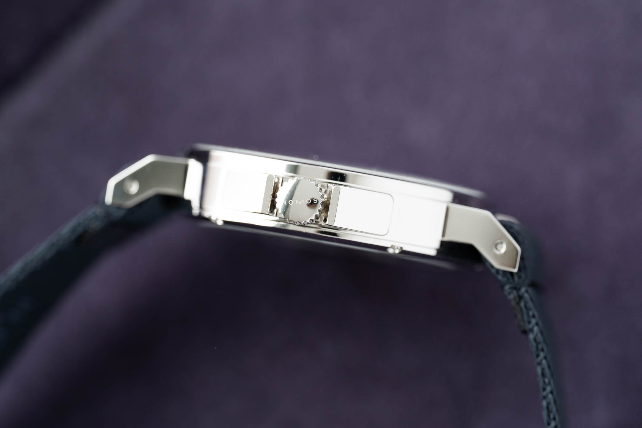 Nomos case side