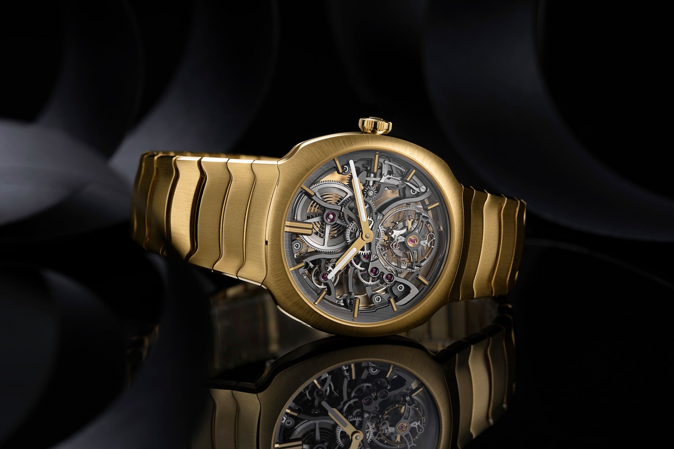 Moser YG Tourbillon Skeleton Streamliner Lay Flat Shot
