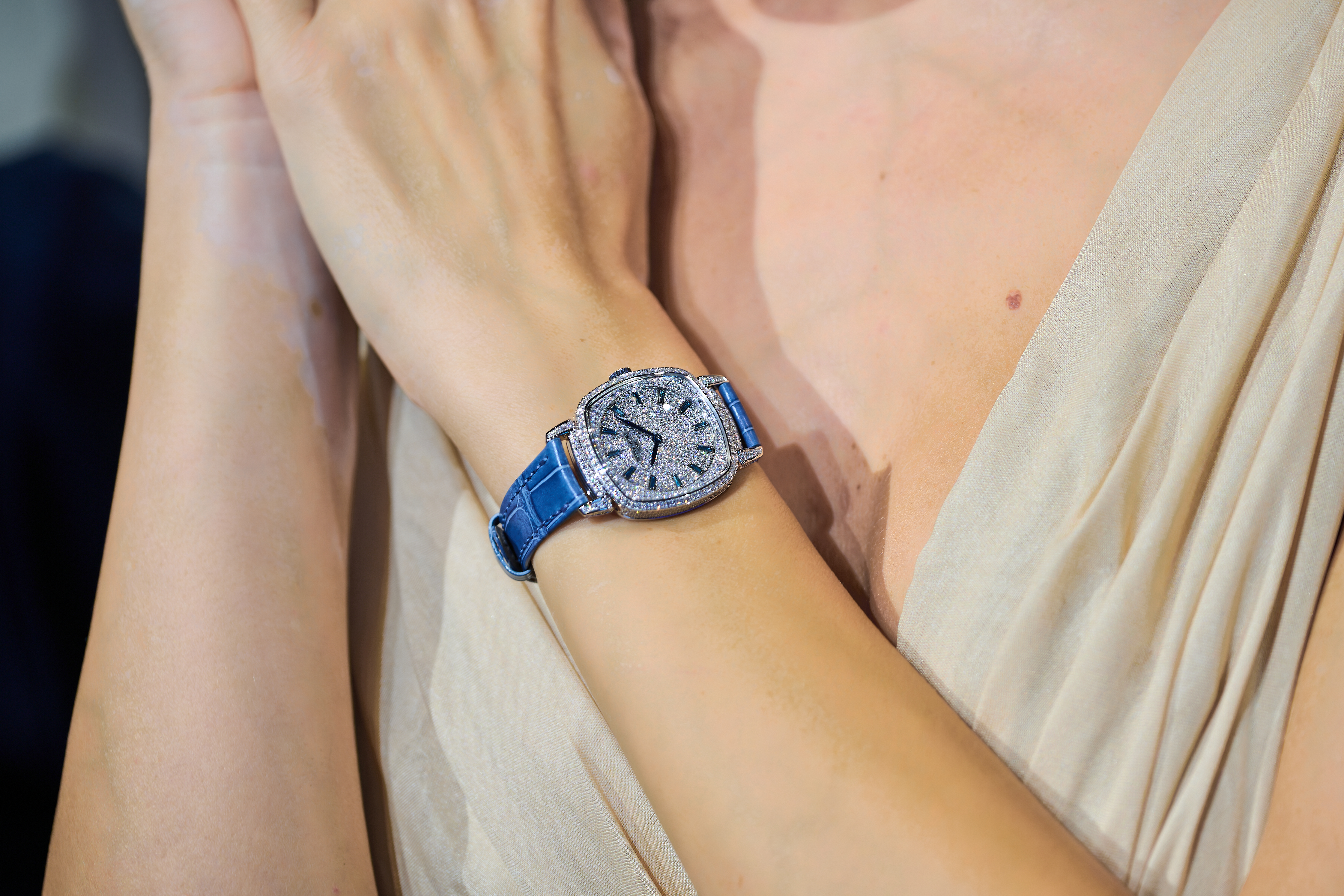 Introducing: Patek Philippe Revisits The Ladies First With The New Gondolo (Live Pics)