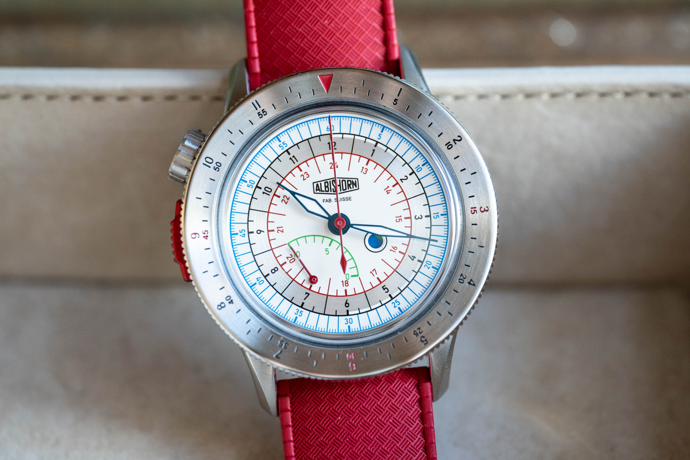 maxigraph propped up on valet tray