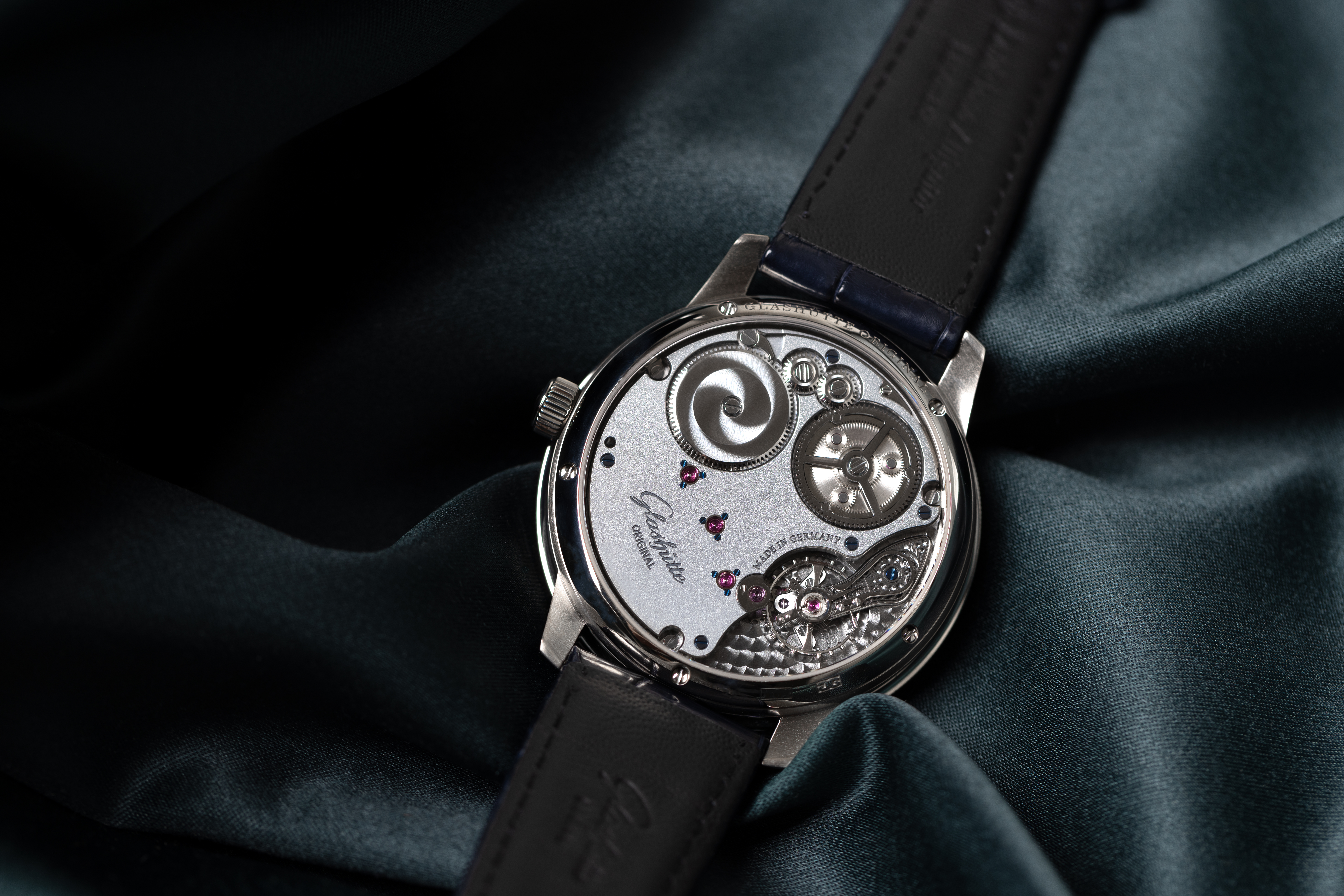 Senator Chronometer caseback and movement