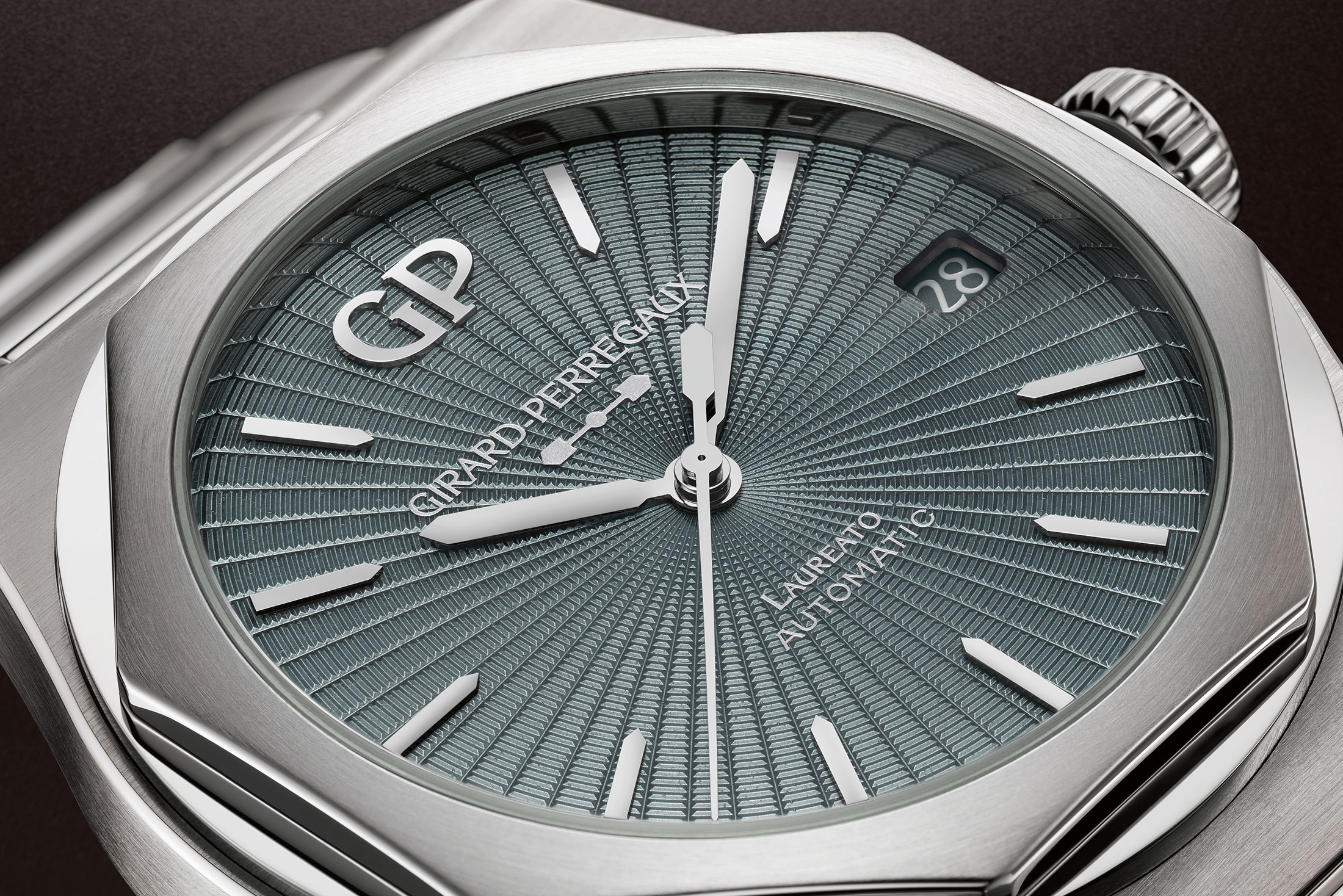 専用です⭐︎ アンリアンベスト♡gray グレー　unliens Introducing: Girard-Perregaux Laureato 42mm 